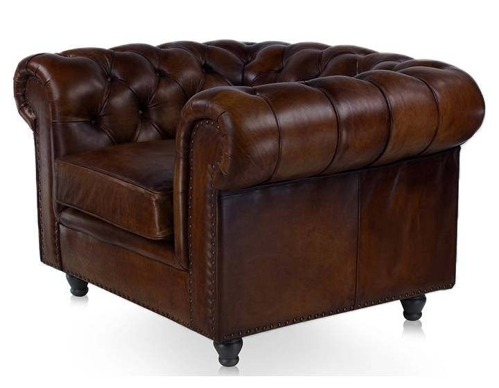 Fauteuil chesterfield cuir marron soutenu accoudoirs cloutés Fauteuil chesterfield cuir marron soutenu accoudoirs cloutés