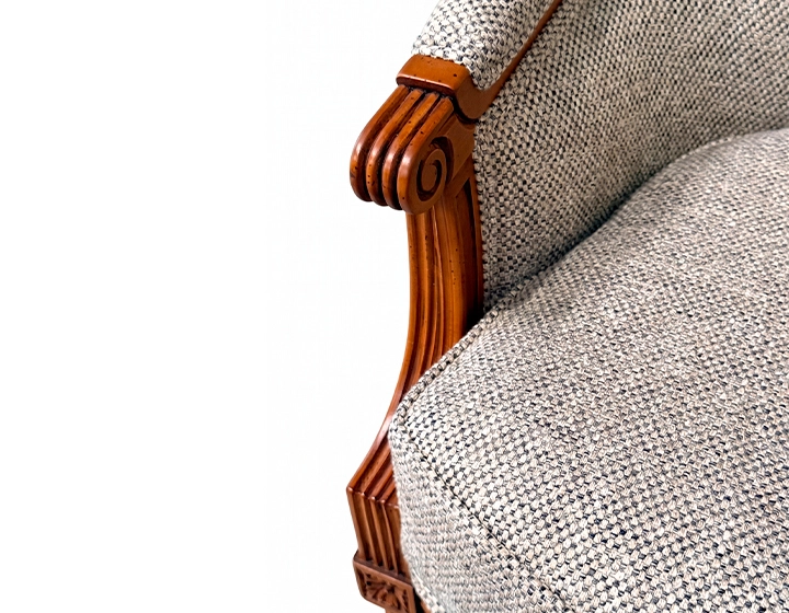 Fauteuil bergère mouluré style Louis XVI bois teinte ancienne et tissu chiné gris bleu