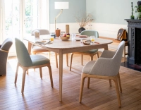 Table salle à manger 8 à 10 personnes en chêne teinte naturelle 210x90 cm Table salle à manger 8 à 10 personnes en chêne teinte naturelle 210x90 cm