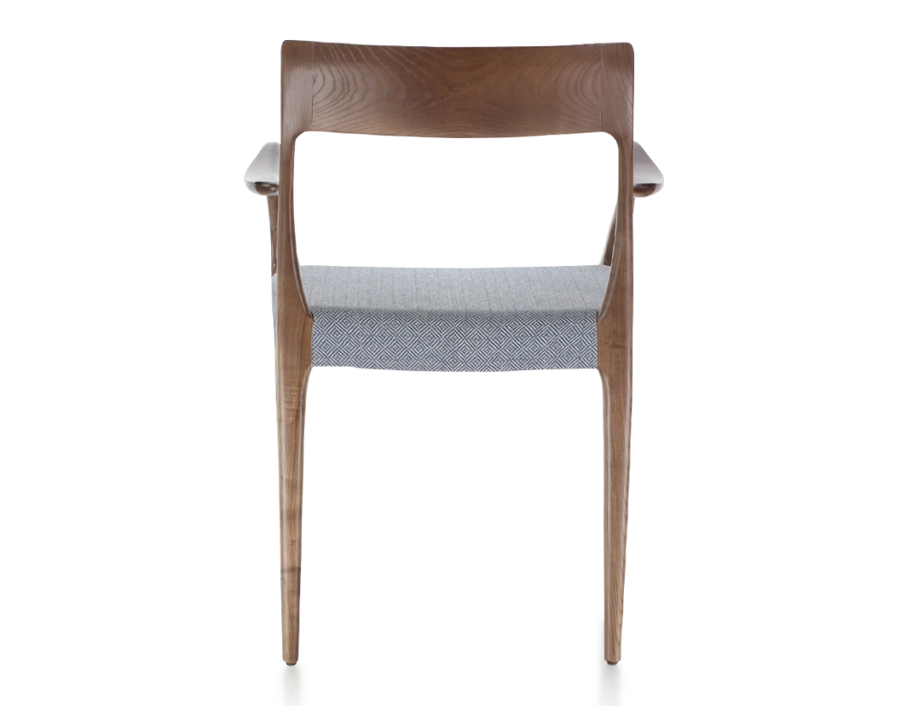 Chaise scandinave avec accoudoirs bois teinte marron foncé assise tissu chevron bleu Chaise scandinave avec accoudoirs bois teinte marron foncé assise tissu chevron bleu