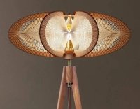 Lampadaire sur trépied en chêne et fil de coton tressage twist grand modèle Lampadaire sur trépied en chêne et fil de coton tressage twist grand modèle