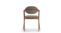 Chaise design avec accoudoirs en frêne bois teinte naturelle et tissu taupe Chaise design avec accoudoirs en frêne bois teinte naturelle et tissu taupe