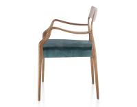 Chaise scandinave avec accoudoirs bois teinte noyer assise tissu velours bleu pétrole Chaise scandinave avec accoudoirs bois teinte noyer assise tissu velours bleu pétrole