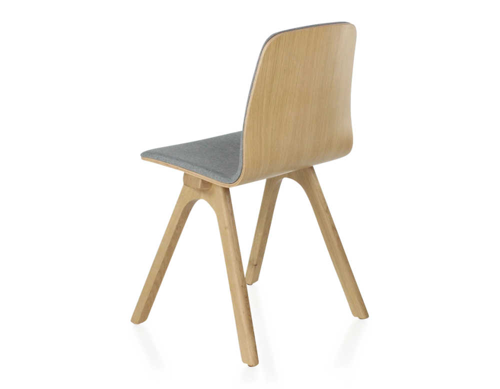 Chaise design en chêne tapissé bois teinte naturelle assise tissu gris clair Chaise design en chêne tapissé bois teinte naturelle assise tissu gris clair