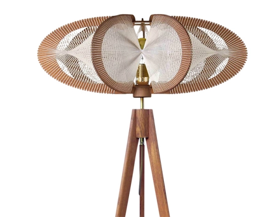 Lampadaire sur trépied en chêne et fil de coton tressage twist petit modèle