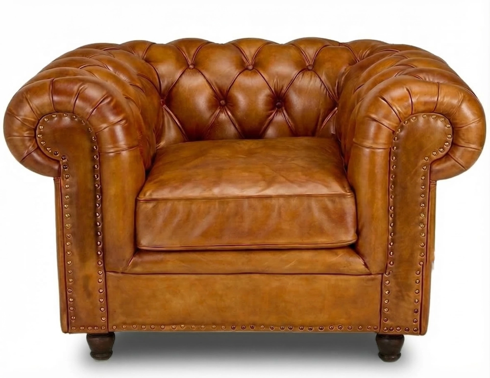 Fauteuil Chesterfield cuir cognac accoudoirs cloutés