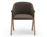 Chaise design bois teinte naturelle assise tissu marron clair Chaise design bois teinte naturelle assise tissu marron clair
