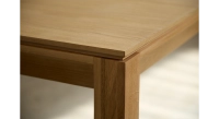 Table salle à manger en chêne 6 personnes teinte naturelle 140x90 cm Table salle à manger en chêne 6 personnes teinte naturelle 140x90 cm