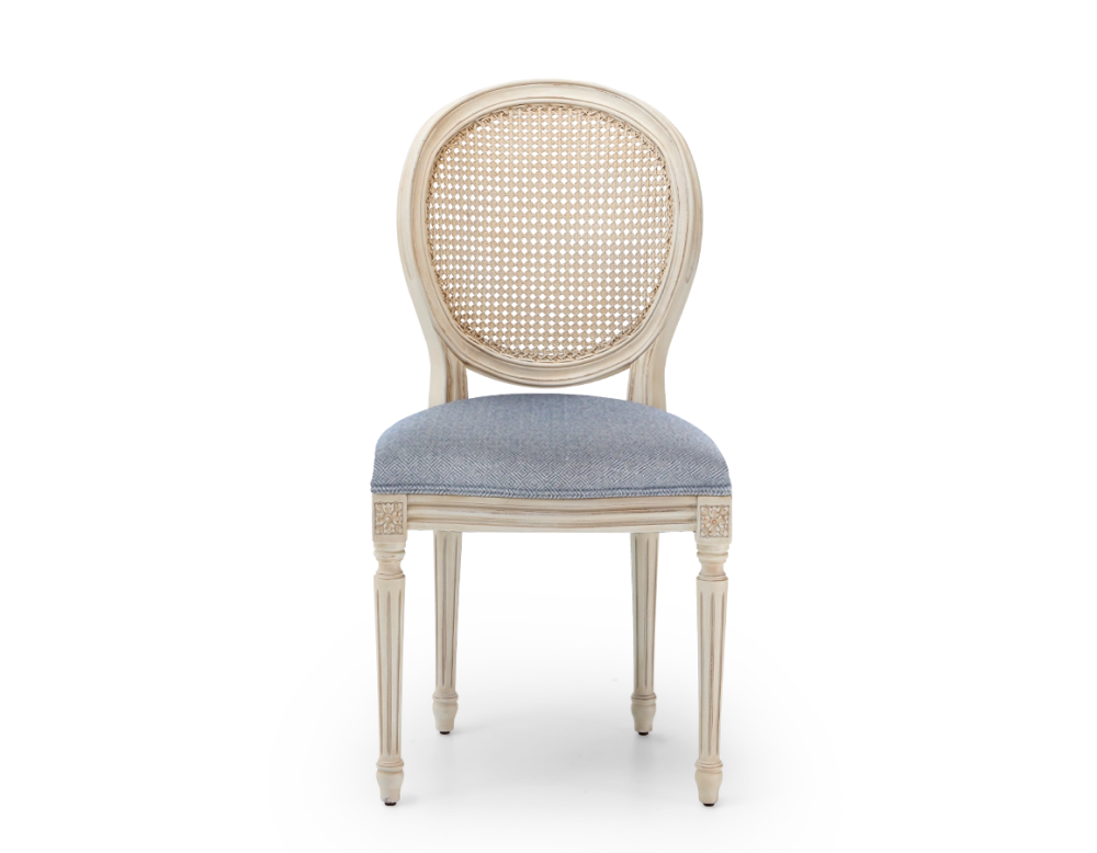 Chaise ancienne style Louis XVI bois teinte blanche cérusée dossier canné assise tissu chevron bleu Chaise ancienne style Louis XVI bois teinte blanche cérusée dossier canné assise tissu chevron bleu