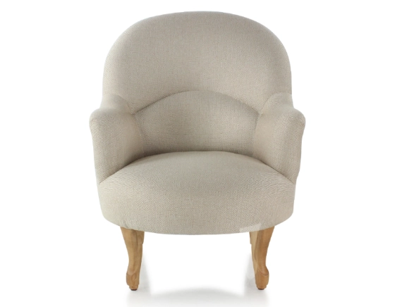 Fauteuil crapaud avec accoudoirs pieds bois teinte naturelle et tissu chevron beige