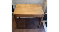 Bureau design en noyer teinte naturelle l80 cm