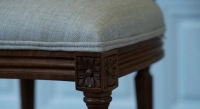 Chaise ancienne style Louis XVI dossier canné bois teinte ancienne assise tissu beige Chaise ancienne style Louis XVI dossier canné bois teinte ancienne assise tissu beige