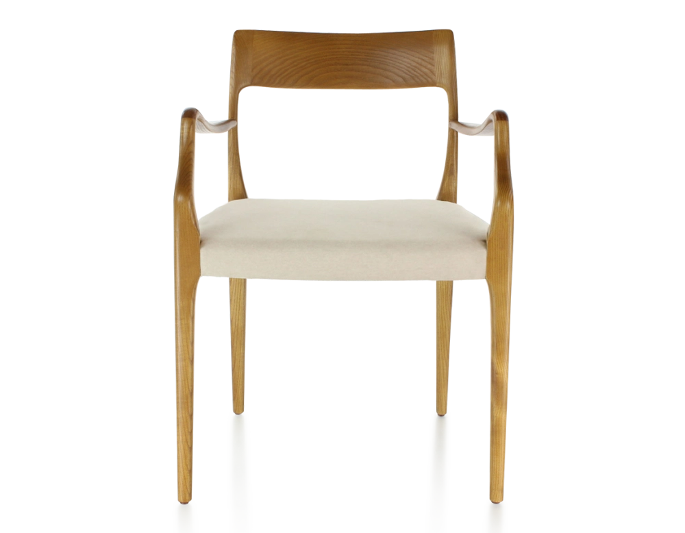 Chaise scandinave avec accoudoirs bois teinte merisier assise tissu camel Chaise scandinave avec accoudoirs bois teinte merisier assise tissu camel