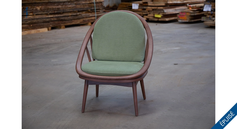 Fauteuil scandinave bois teinte noyer et tissu vert Fauteuil scandinave bois teinte noyer et tissu vert