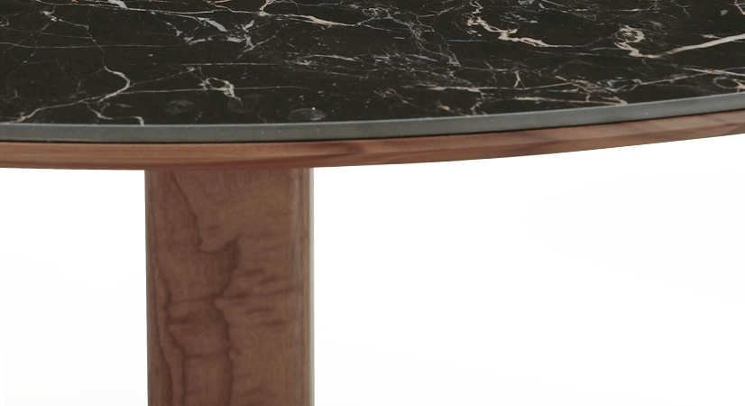 Table salle à manger ronde en noyer et céramique 4 à 6 personnes avec bois teinte naturelle et plateau céramique effet marbre noir m2 110x110 Table salle à manger ronde en noyer et céramique 4 à 6 personnes avec bois teinte naturelle et plateau céramique effet marbre noir m2 110x110