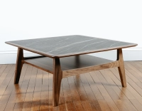Table basse carré en noyer et céramique bois teinte naturelle plateau céramique effet marbre noir 100x100 cm Table basse carré en noyer et céramique bois teinte naturelle plateau céramique effet marbre noir 100x100 cm
