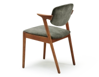 Chaise scandinave bois teinte merisier assise tissu velours vert forêt Chaise scandinave bois teinte merisier assise tissu velours vert forêt