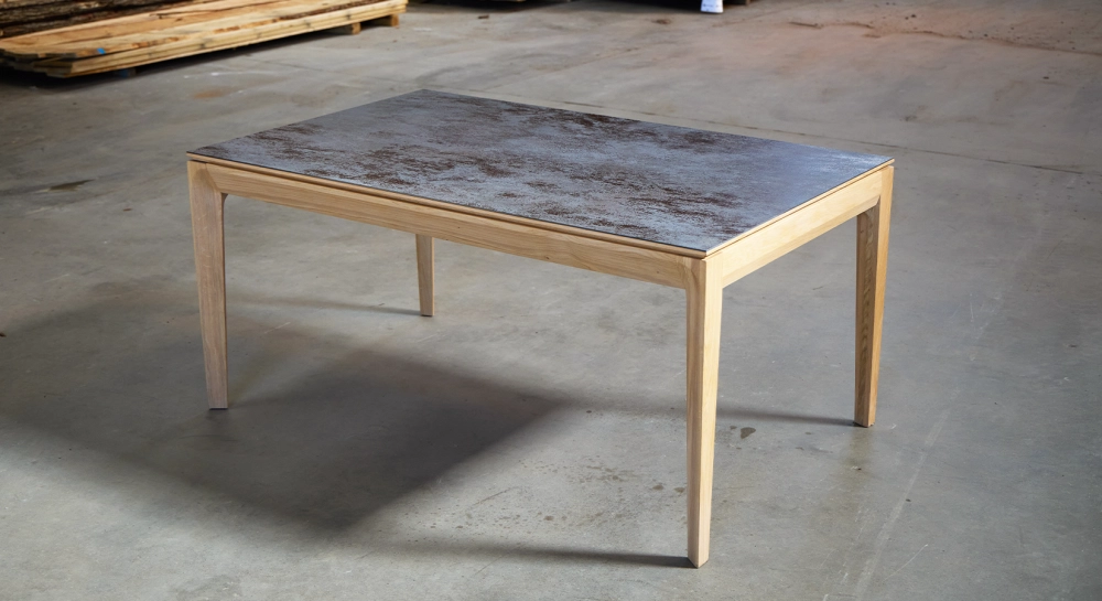 Table extensible 6 à 10 personnes en chêne et céramique allonges bois avec bois teinte naturelle et plateau céramique ossido 160x100 cm Table extensible 6 à 10 personnes en chêne et céramique allonges bois avec bois teinte naturelle et plateau céramique ossido 160x100 cm