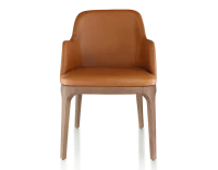 Chaise design avec accoudoirs bois teinte noyer et cuir caramel
