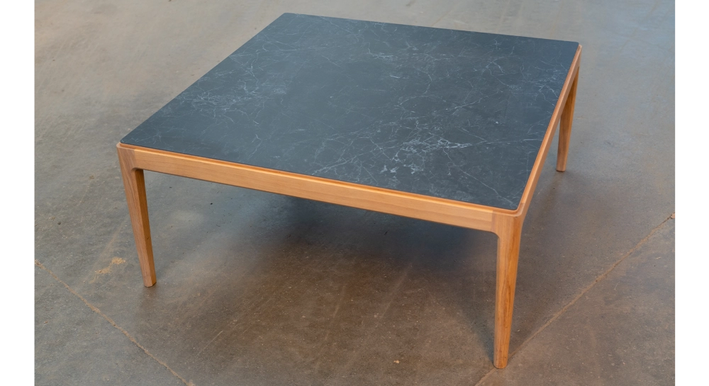 Table basse carrée en chêne et céramique sans tablette avec bois teinte naturelle plateau céramique effet ardoise 100X100 cm Table basse carrée en chêne et céramique sans tablette avec bois teinte naturelle plateau céramique effet ardoise 100X100 cm
