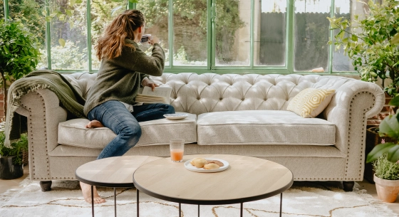 Canapé chesterfield tissu 3 places beige chiné