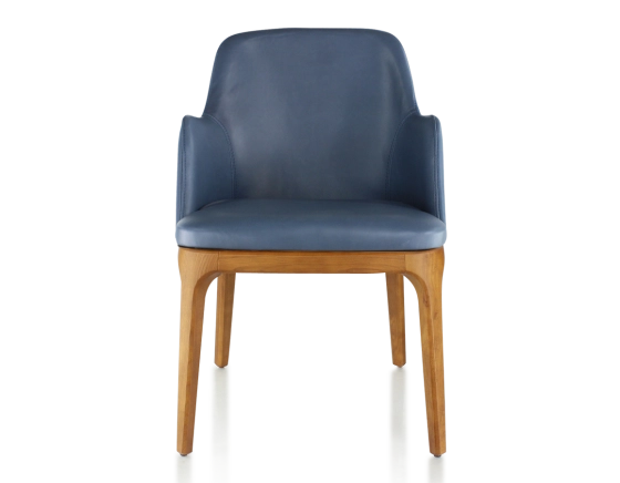 Chaise design avec accoudoirs bois teinte merisier et cuir bleu orage