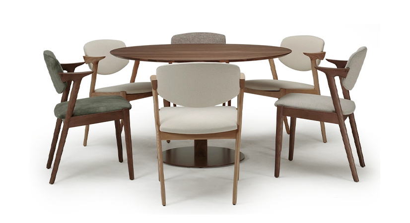 Round walnut dining table for 6 people natural finish wood top 120x120 Round walnut dining table for 6 people natural finish wood top 120x120