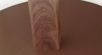 Table salle à manger ronde en noyer et céramique 4 à 6 personnes avec bois teinte naturelle et plateau céramique effet marbre blanc 110x110 Table salle à manger ronde en noyer et céramique 4 à 6 personnes avec bois teinte naturelle et plateau céramique effet marbre blanc 110x110