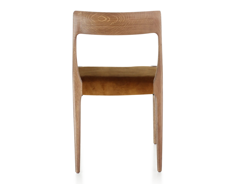 Chaise scandinave bois teinte noyer assise tissu velours bronze Chaise scandinave bois teinte noyer assise tissu velours bronze