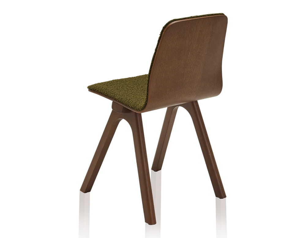 Chaise design en chêne tapissé bois teinte marron foncé assise tissu bouclé vert Chaise design en chêne tapissé bois teinte marron foncé assise tissu bouclé vert