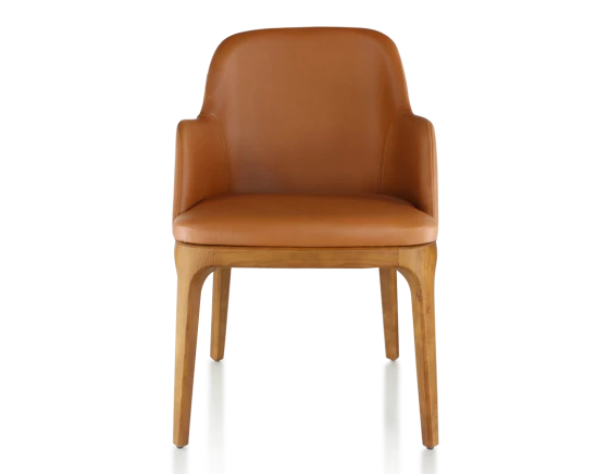 Chaise design avec accoudoirs bois teinte merisier et cuir caramel