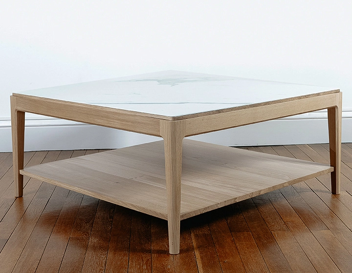 Square coffee table in oak and ceramic with shelf in natural stained wood, white marble effect ceramic top 100x100 cm Square coffee table in oak and ceramic with shelf in natural stained wood, white marble effect ceramic top 100x100 cm