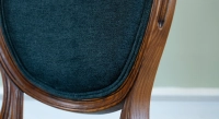 Chaise ancienne style Louis XVI bois teinte ancienne et tissu bleu marine Chaise ancienne style Louis XVI bois teinte ancienne et tissu bleu marine