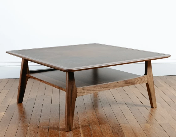 Table basse carrée en noyer dessus céramique brune oxydée 100x100 cm
