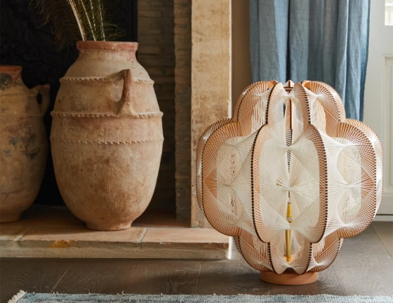 Lampe sur socle en bois et fil de coton tressage croisé