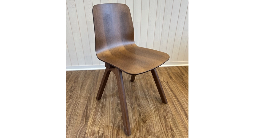 Chaises design chêne teinte foncé Chaises design chêne teinte foncé