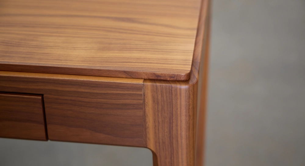 Bureau design en noyer teinte naturelle l80 cm Bureau design en noyer teinte naturelle l80 cm