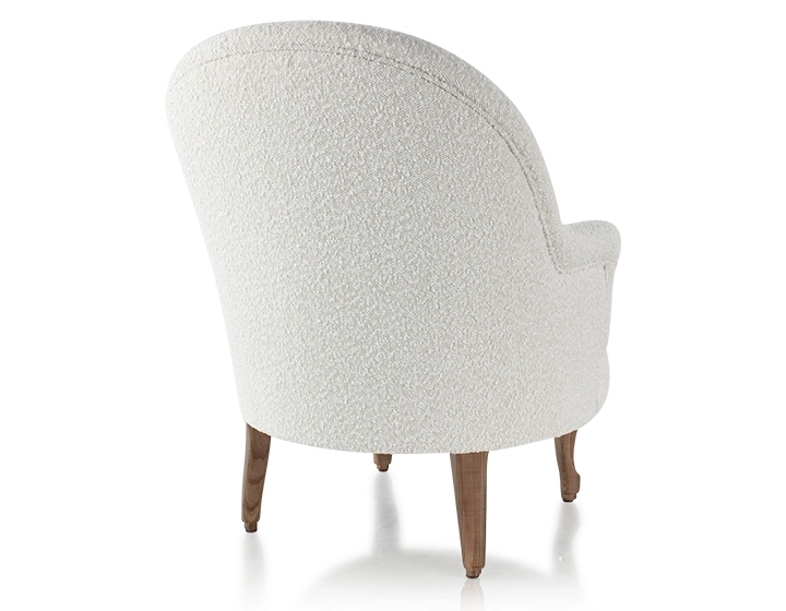 Fauteuil crapaud avec accoudoirs pieds bois teinte noyer et tissu bouclé blanc Fauteuil crapaud avec accoudoirs pieds bois teinte noyer et tissu bouclé blanc