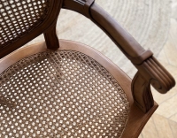 Chaise ancienne style Louis XVI avec accoudoirs bois teinte ancienne assise et dossier cannés Chaise ancienne style Louis XVI avec accoudoirs bois teinte ancienne assise et dossier cannés