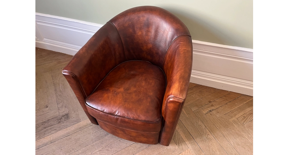 Lot de 2 fauteuils club cuir marron vintage Lot de 2 fauteuils club cuir marron vintage