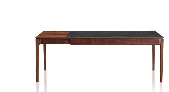 Table extensible 8 à 10 personnes en noyer et céramique allonges bois avec bois teinte naturelle et plateau céramique effet marbre noir 180x90 cm