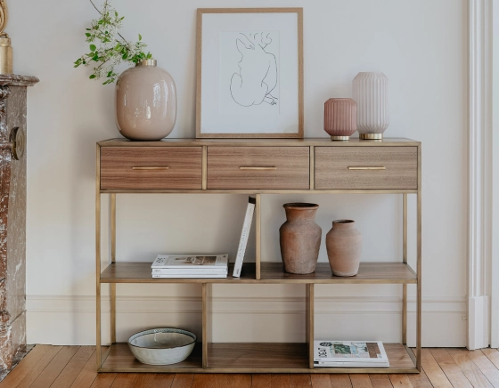 Console design noyer teinte naturelle et métal patine laiton