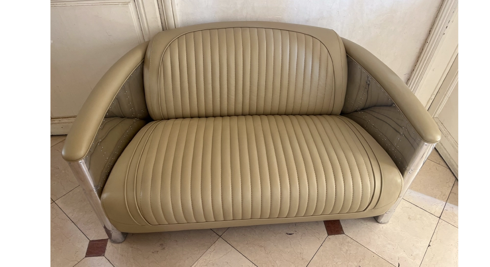 Canapé aviateur aluminium riveté et cuir 2 places beige Canapé aviateur aluminium riveté et cuir 2 places beige