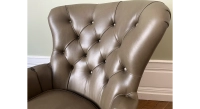 Fauteuil Chesterfield cuir vert foncé haut dossier Fauteuil Chesterfield cuir vert foncé haut dossier