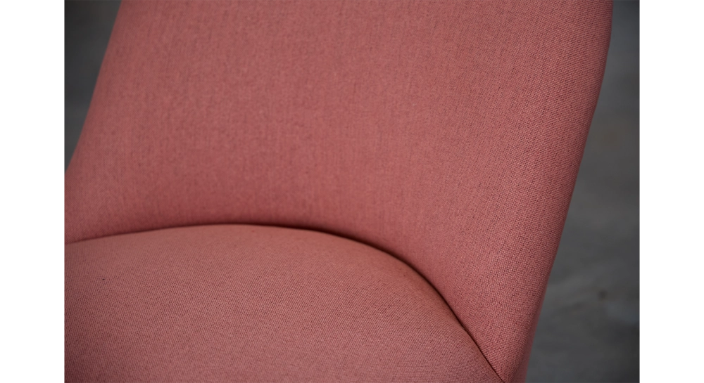 Fauteuil crapaud sans accoudoirs pieds bois teinte noyer et tissu rose Fauteuil crapaud sans accoudoirs pieds bois teinte noyer et tissu rose