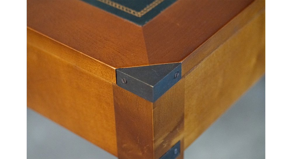 Bureau marine 2 tiroirs bois teinte merisier et cuir vert