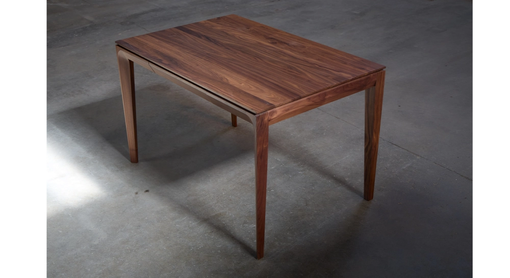 Bureau design en noyer teinte naturelle l120 cm Bureau design en noyer teinte naturelle l120 cm