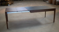 Table extensible 6 à 12 personnes en chêne et céramique allonges bois avec bois teinte marron foncé et plateau céramique effet marbre noir 140x100 cm Table extensible 6 à 12 personnes en chêne et céramique allonges bois avec bois teinte marron foncé et plateau céramique effet marbre noir 140x100 cm