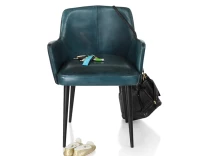 Chaise vintage avec accoudoirs cuir bleu - pieds noirs