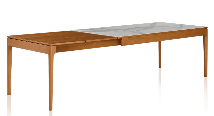 Table extensible en chêne et céramique allonges bois avec bois teinte merisier et plateau céramique effet marbre blanc 210x100 cm